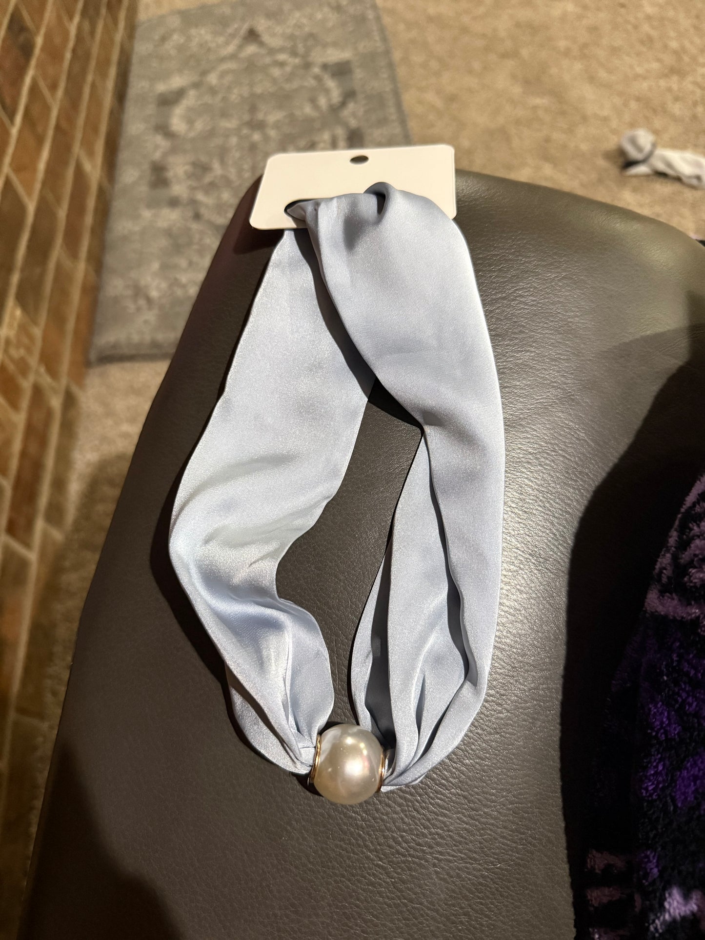 Megnetic Pearl Scarf Necklace (light blue)